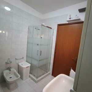 Appartamento in affitto breve a Reggio Emilia con bagno e angolo doccia