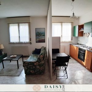 Serviced apartment in Reggio Emilia with kitchen and diniing room